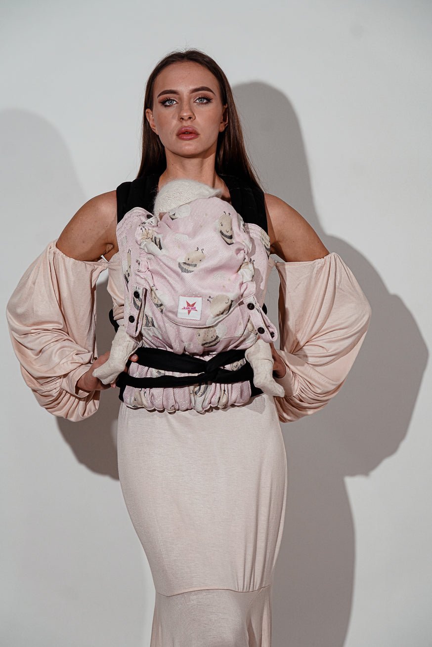 Babytrage TaiTai Wunderbiene Maya - KOKADI