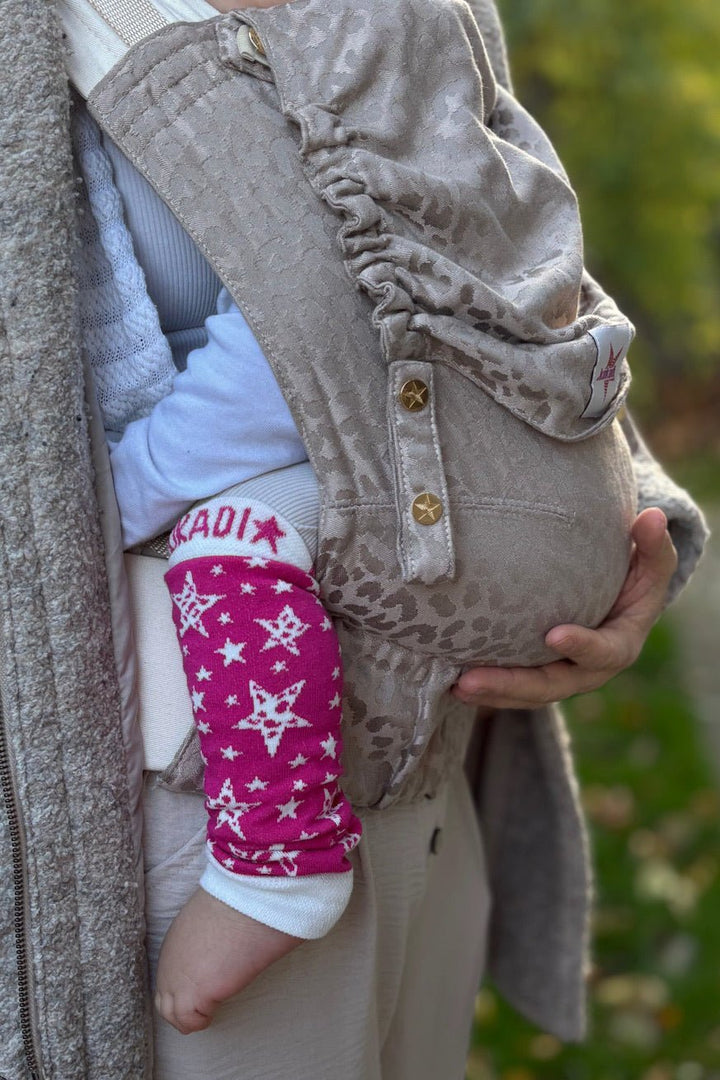 Menottes de portage Lion Etoiles Fraise - KOKADI